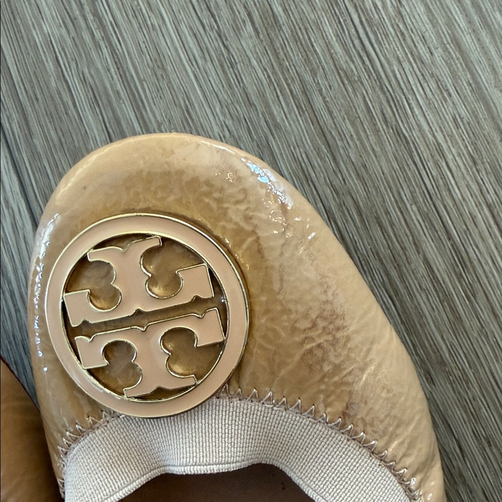 Tory Burch Caroline patent leather Tan Ballet Flats size 8 - Picture 7 of 11